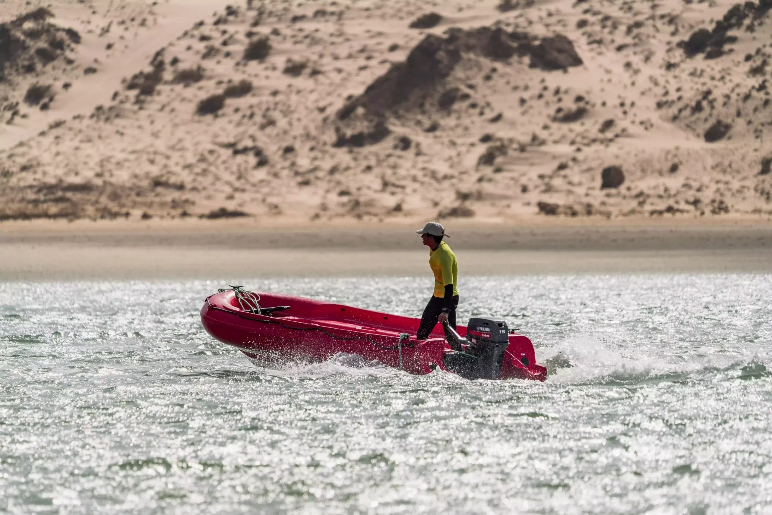 Bateau de sauvetage pour kitesurf sur la lagune de Dakhla Camp